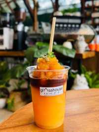 Glasshouse Coffee : คาเฟ่สไตล์เรือนกระจก