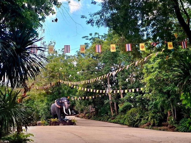 วัดแก่งกระจาน เพชรบุรี