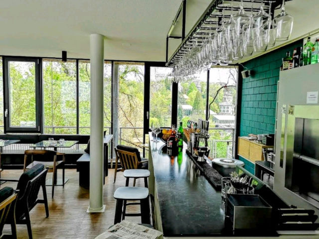 Restaurant Bay 隱藏在博恩美術館旁的綠色餐廳