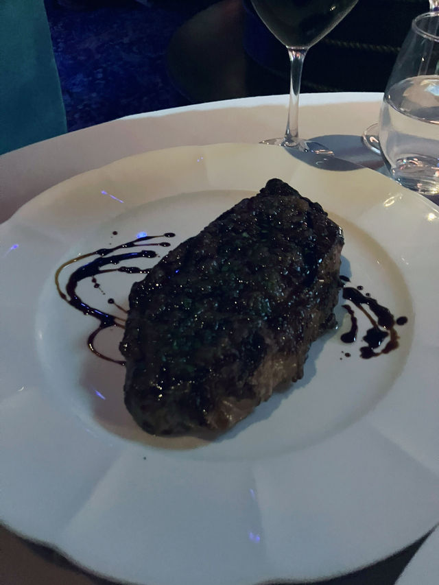 라스베가스의 멋진 쇼와 음식을 함께 즐길 수 있는 The Mayfair Supper Club!
