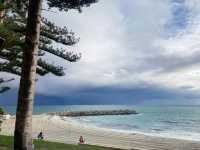  เดินเล่นริมทะเลที่ Cottesloe Beach