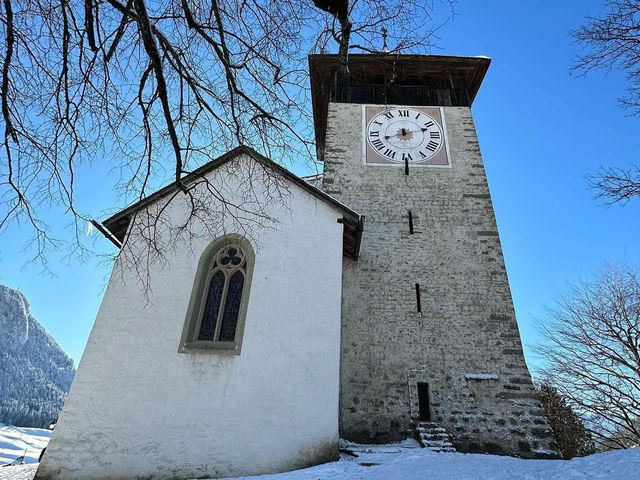 Château-d’Oex: A Sky-Painted Dream!