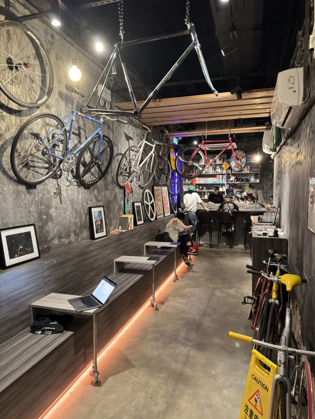 【香港】 夜啡文化嘅尖端2：屯門都有本地潮爆咖啡店！