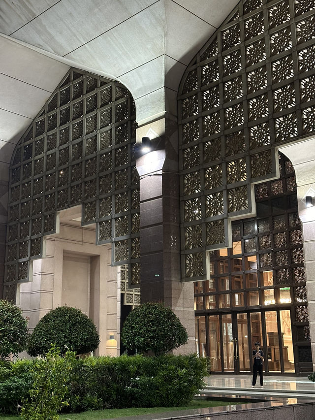 A Touch of Pink, A Moment of Peace – Putrajaya’s Iconic Gem