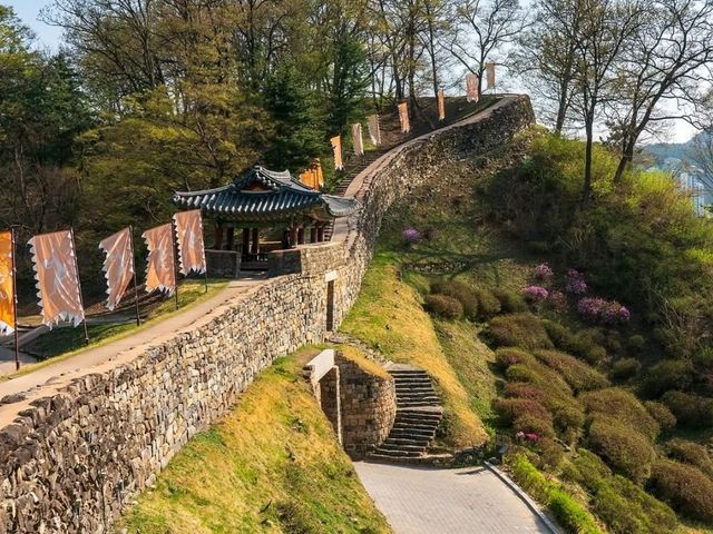 Castle Walls & Chill Walks