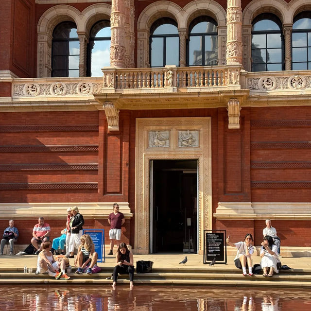 V&A: Brightness and Blissful Ease! ☀️☕