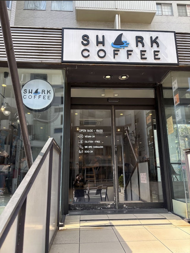 SHARK COFFEE Tokyo, Organic Brews with a Playful Bite
