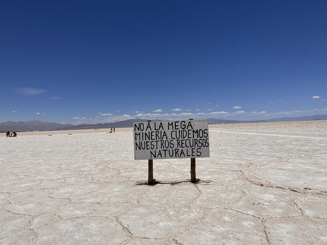 【Salinas Grandes｜地平線まで続く白の世界、自然がくれた特別なステージ】