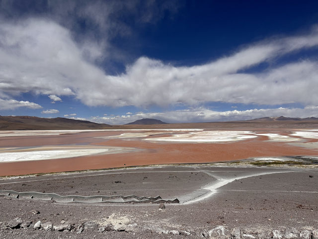 【Laguna Colorada（赤い湖）｜ボリビア・ウユニ高原の赤レンガ色絶景】