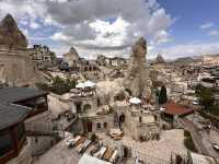 【Göreme Townscape／ギョレメ街並み｜洞窟群とティ・タウンが織りなす“地平線のパッチワーク”】