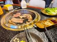🍢成都-炭悅自助燒烤｜68元吃到飽，肉品新鮮選擇多，還有超萌店貓陪吃！