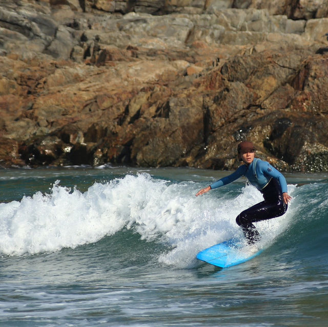 Big Wave Bay: Riding Hong Kong’s Coastal Rhythm🏄‍♂️🌊