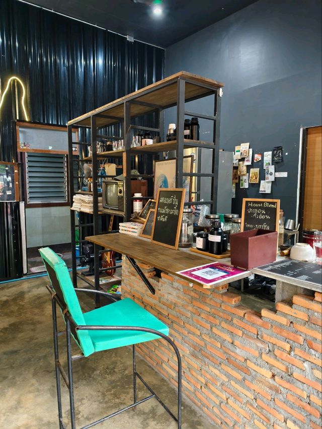 ร้านคาเฟ่ผสมความวินเทจ ณ นายปลาวาฬ (W52) คาเฟ่