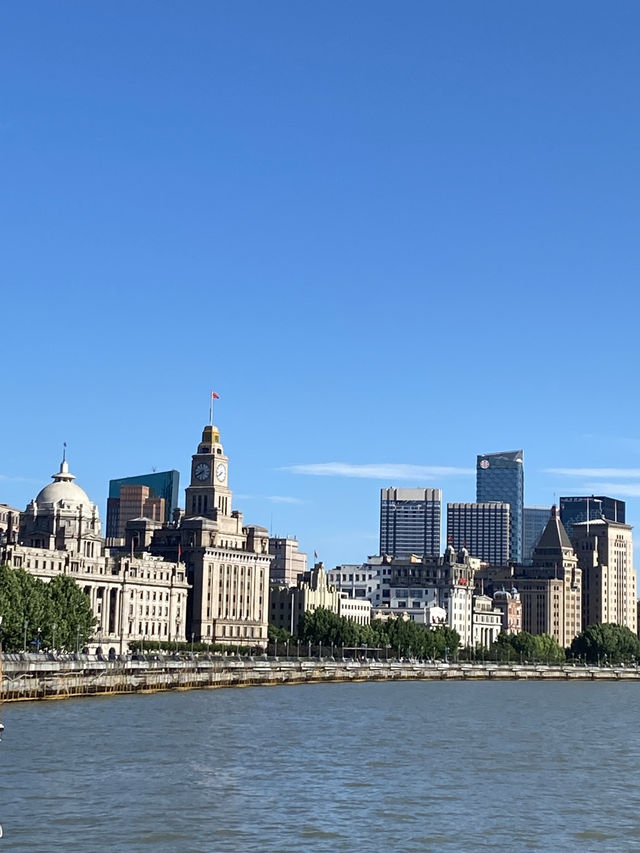 沒有騙你，2元就可以坐船欣賞上海黃埔江兩岸風景。
