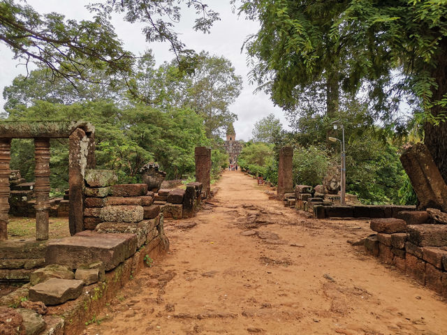 Bakong Temple, the first Khmer temple mountain of sandstone