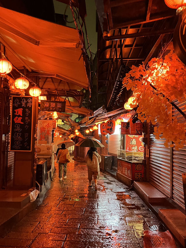 🌙 Jiufen Old Street at Night – A Hidden World After Dark