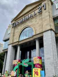 The most beautiful shopping mall in the world ! 