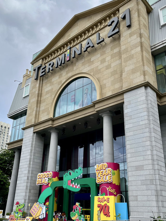 The most beautiful shopping mall in the world ! 