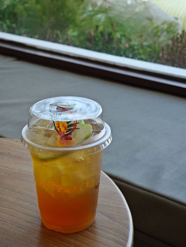 คาเฟ่สุดปังใกล้หัวหิน bOnnie on the beach cafe