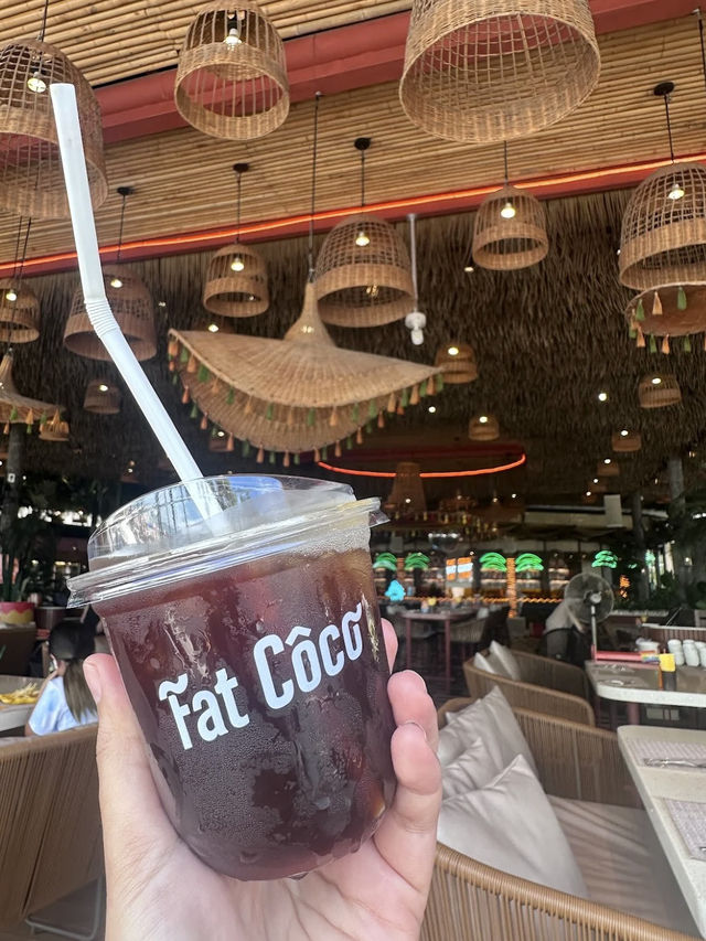 Fat Coco Beach Club ร้านสุดเก๋ริมทะเลพัทยา