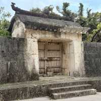 Shuri Castle: A Solo Traveler’s Journey Through Ryukyu Kingdom Splendor"** 🏯🌺