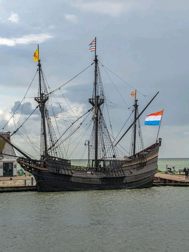 🎣🇳🇱 “Harbor of Heritage: A Stroll Through Storybook Volendam” 🌊✨