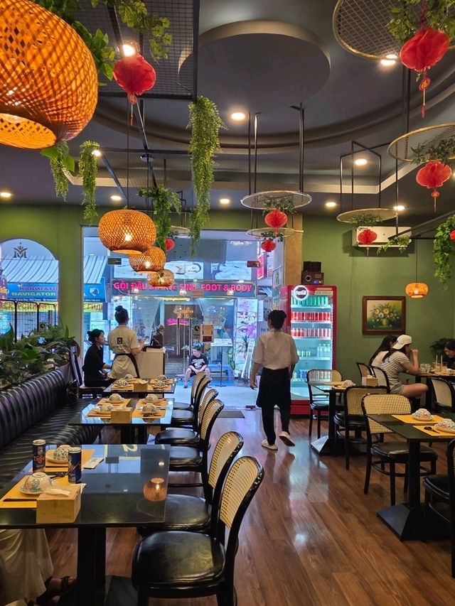 나트랑 여행 가이드 | 마담퀸 레스토랑 (Madam Queen Restaurant, Nha Trang) 