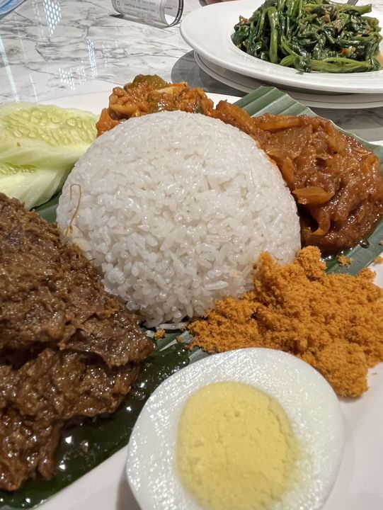 🌸 Chill & Chew in Dali — A Half-Day Food & Culture Walk