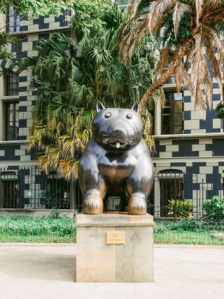 A paradise of chubby sculptures. Plaza Botero in Medellin 🇨🇴