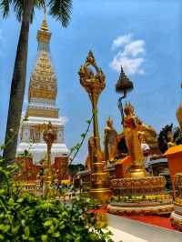 พระธาตุพนมบรมเจดีย์โดดเด่น