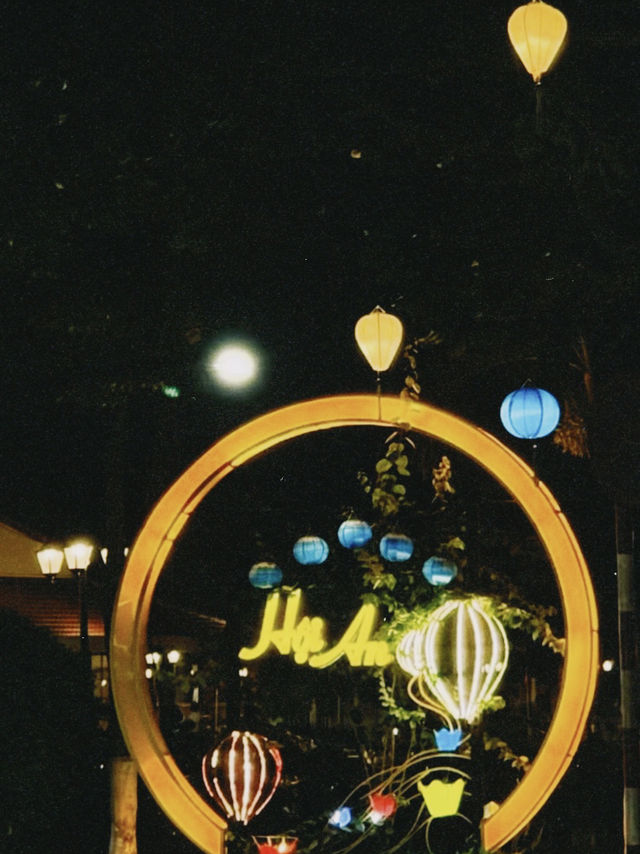 🌸 Hoi An – Timeless Charm by Day & Magical Glow by Night 🏮  🌸 Hoi An – Timeless Charm by Day & Magical Glow by Night 🏮