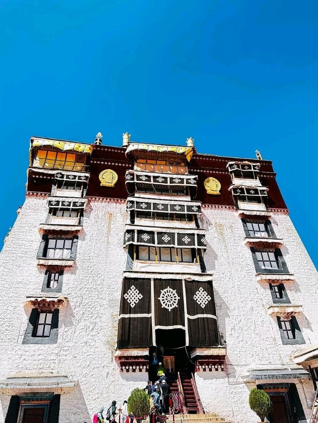 A Majestic Visit to the Potala Palace A Majestic Visit to the Potala Palace
