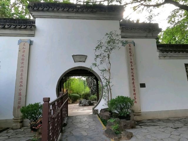 Garden of Four Seasons: A Symphony of Chinese Architecture in Kowloon Walled City Park