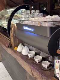 Drifter Cafe는 울루와뚜에서 꽤 유명한 서핑숍 겸 카페✨