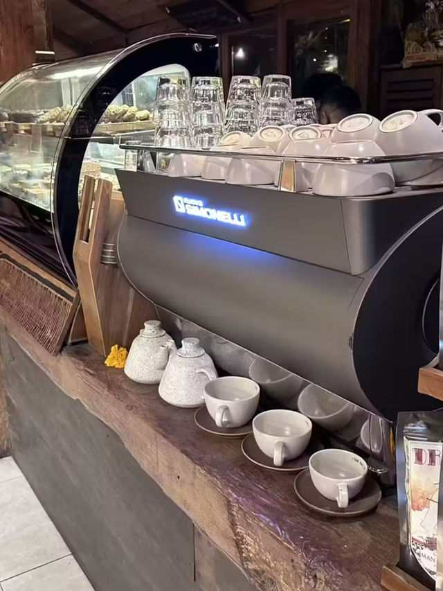 Drifter Cafe는 울루와뚜에서 꽤 유명한 서핑숍 겸 카페✨