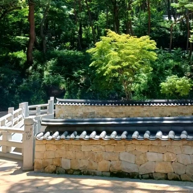 단정해서 아늑한 분위기