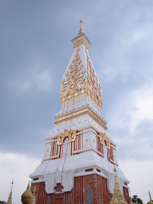 ชวนไปสักการะสิ่งศักดิ์สิทธิ์แห่งนครพนม