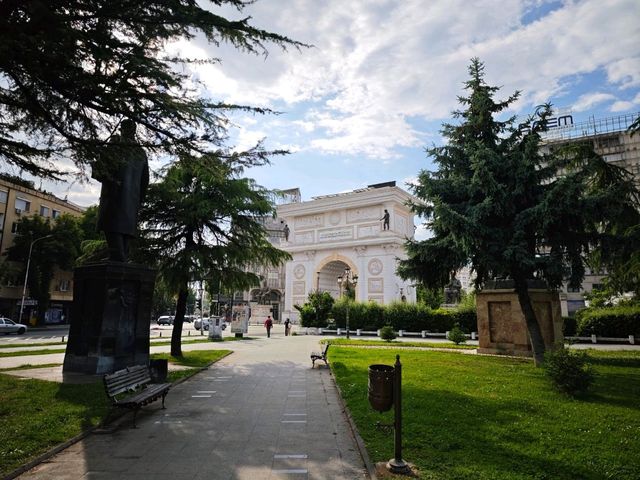 一座城市的榮耀與爭議，「史高比耶2014計畫」的產物#北馬其頓凱旋門（Porta Macedonia）-Skopje North Macedonia