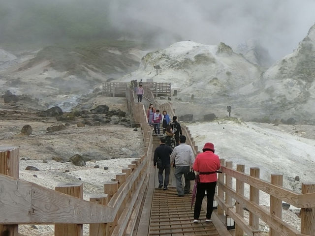 來北海道的登別看火山口