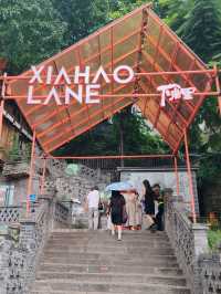 Encountering Xiahaoli: The Charm of Slope and Steps at Entrance No. 3