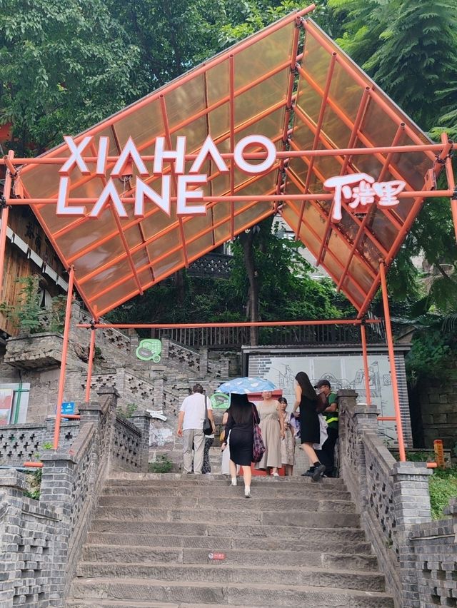 Encountering Xiahaoli: The Charm of Slope and Steps at Entrance No. 3