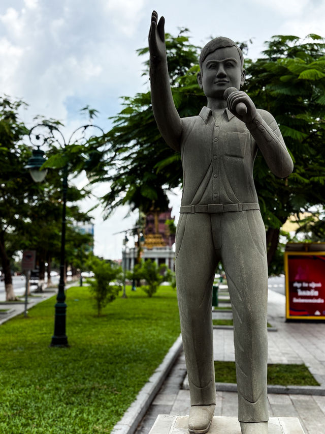 🇰🇭 獨立紀念碑វិមានឯករាជ្យ+西哈努克國王紀念公園ស្ដូបព្រះ ករុណា ព្រះបាទសម្តេច នរោត្តម សីហនុ "ព្រះបរមរតនកោដ្ឋ"  