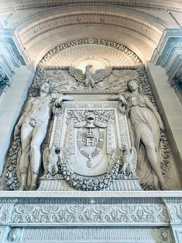 🖼️ Louvre Museum: A Timeless Treasure in the Heart of 