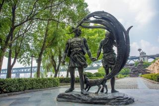 익숙한 업무 방식에 오래 얽매이면 사고가 굳어지기 쉽고, 컴포트 존에 머물며 새로운 시도와 도전을 두려워하다 보면, 팀 전체의 상태는 정체되기 마련입니다.