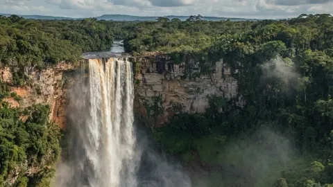 🇬🇾 กายอานา หรือ Guyana เป็นอีกหนึ่งประเทศที่หลายคนอาจมองข้ามเวลาเปิดแผนที่อเมริกาใต้ — traveler post in กายอานา