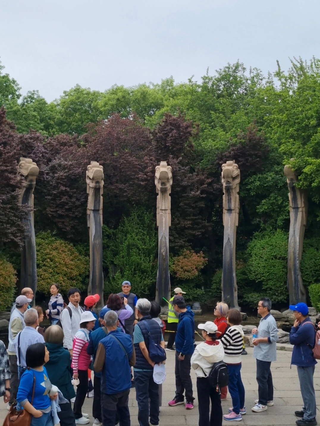 💕 Sebuah tempat wisata ikonik di Jinan di mana kolam yang dialiri air mata air jernih dan transparan berharmoni dengan jalan setapak di tepi air.