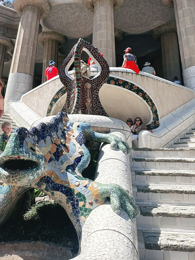 🌈巴塞隆拿夢幻仙境｜高第神作✨Park Güell 奎爾公園超靚打卡位推薦！