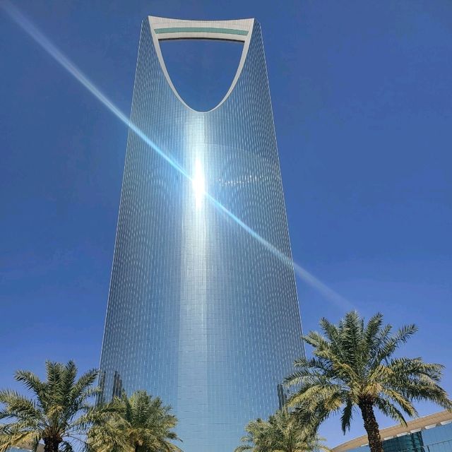 사우디 리야드 대표 건축물 Al Faisaliyah Tower & Kingdom Tower
