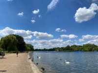 Hyde Park: London's Verdant Heart 🌳🚣‍♂️ 