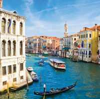 🌊 **Lost in the Beauty of Venice** 🛶